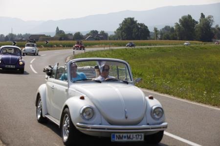 Panoramska vožnja hroščev starodobnikov po Dolenjski in Suhi krajini